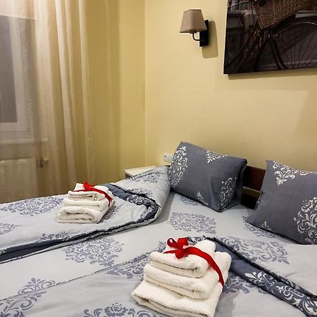 Homey Apartment On Vicheva Str. Львов Экстерьер фото